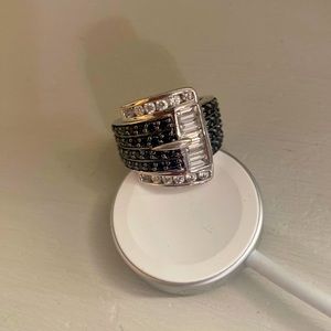 Size 6. Buckle ring.  Black.  Beautiful. NWT.